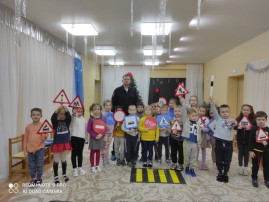 У воспитанников детского сада «Веснянка» проверили знания дорожной азбуки У воспитанников детского сада «Веснянка» проверили знания дорожной азбуки.